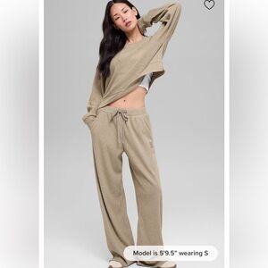 NWT ALO Yoga wide leg muse pants in gravel heather